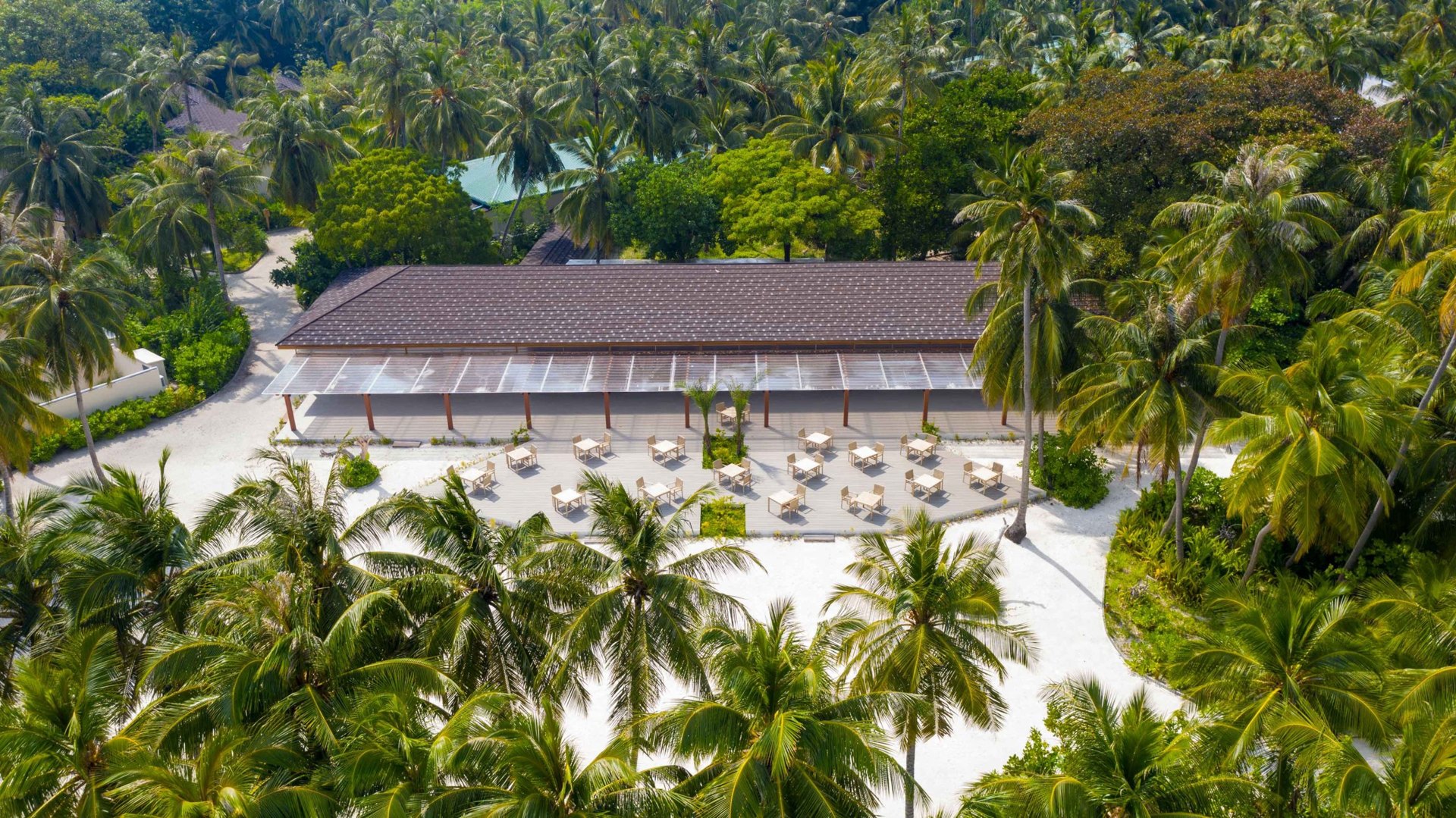 Dining at Fiyavalhu Maldives
