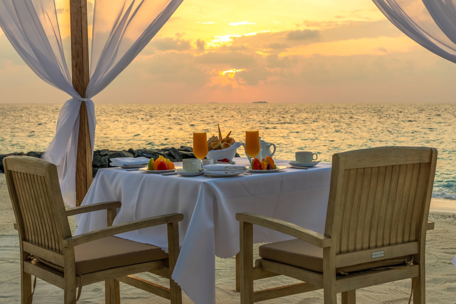 Sunrise breakfast on the beach at Fiyavalhu Maldives