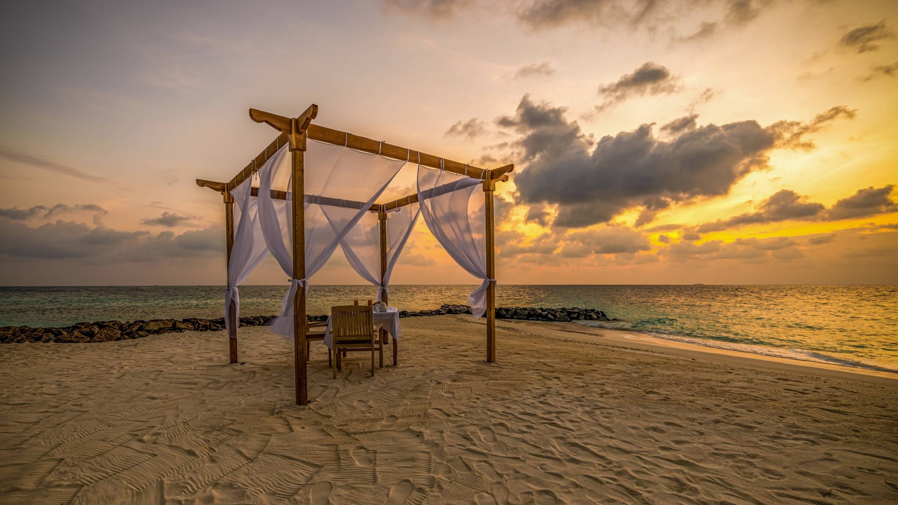 Sunrise breakfast on the beach at Fiyavalhu Maldives
